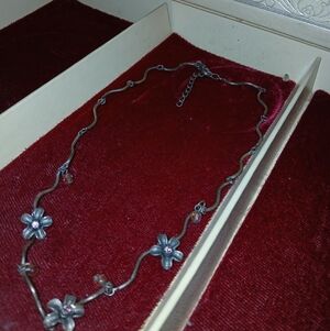 Elegant Silver Floral Necklace